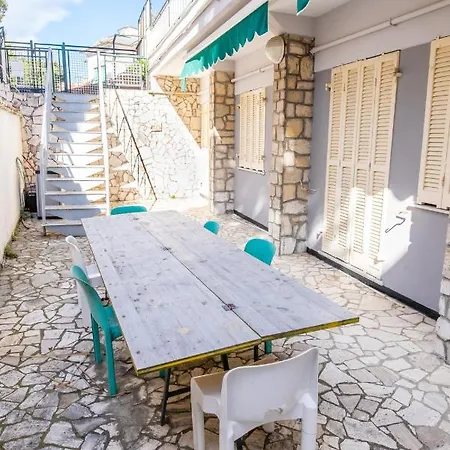 Pied-A-Terre Fronte Mare Apartment Celle Ligure Exterior photo