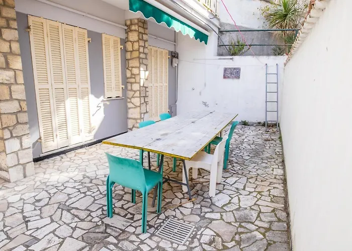 Pied-A-Terre Fronte Mare